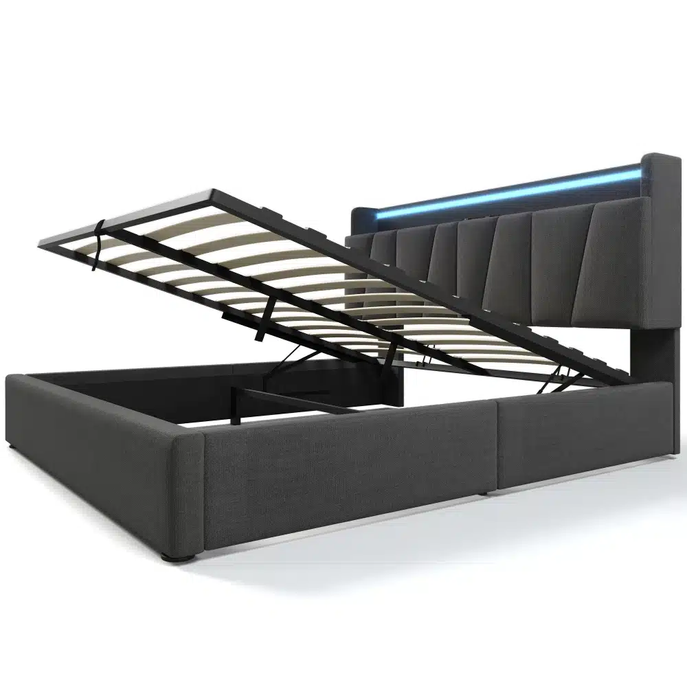 Kaasaegne voodi USB laadija ja LED peatsiga 160x200, tumedas kangas, tõstetava madratsiraamiga ning sisseehitatud LED valgustusega, mis asetseb minimalistlikul taustal.
