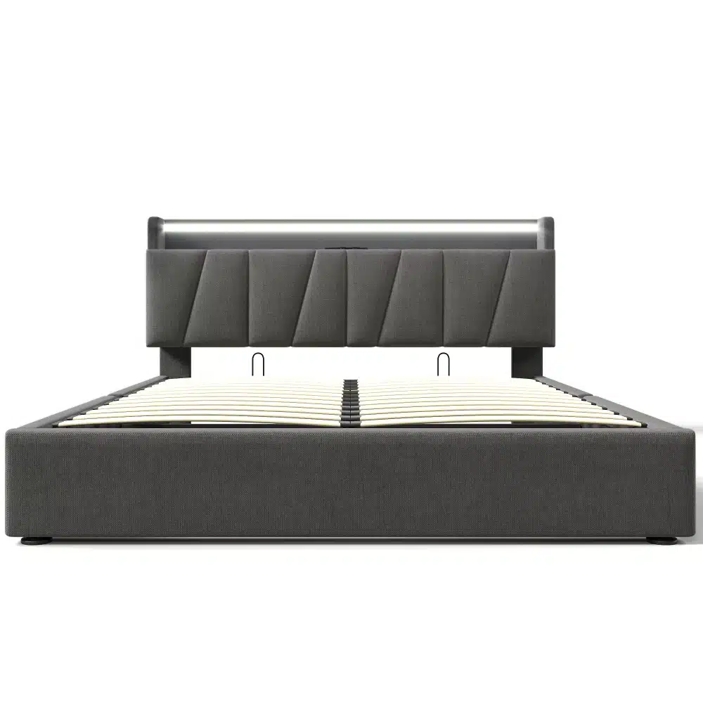 Stiilne ja kaasaegne hall voodi, millel on integreeritud USB laadija ja LED valgustusega peatsiots. Voodi mõõtmed on 160x200 cm ja selle raam on valmistatud tugevast materjalist, sobitudes ideaalselt kaasaegsesse magamistuppa.