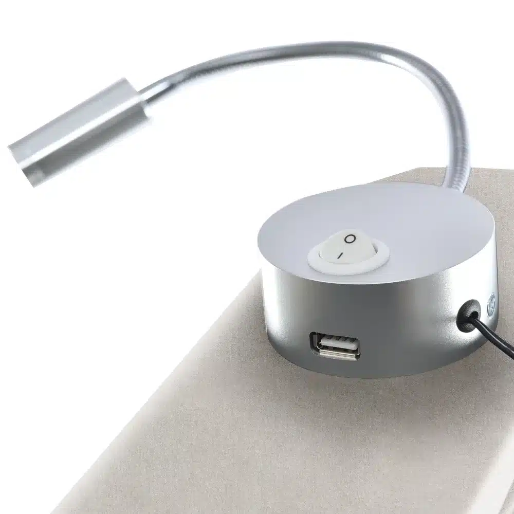 Ilus kaheinimesevoodi panipaigaga ja USB valgustitega 160x200, näidatud on voodi USB valgusti hõbedane mehhanism, millel on lüliti ja USB-pesa.