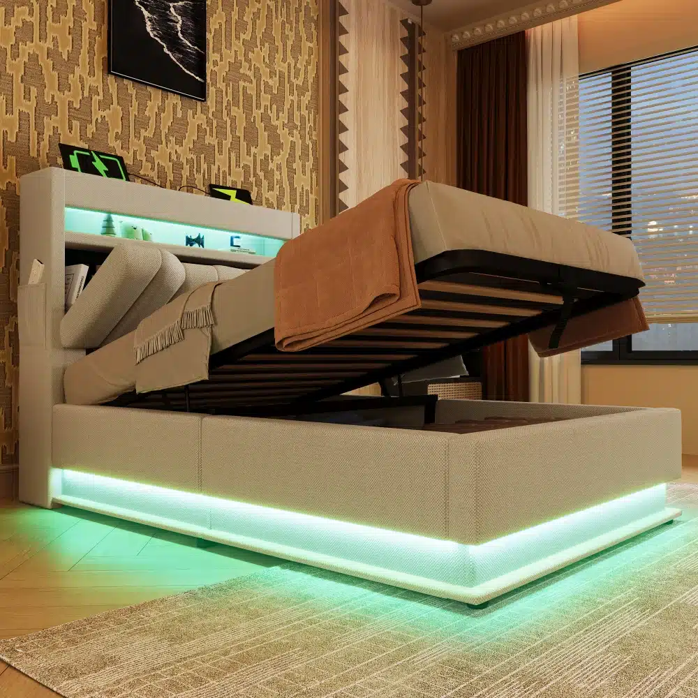 Pesukastiga voodi LED-valgustusega ja USB, 90x200 cm, koos pruunide ja beežide kangastega, avatud asendis, taustal mustrilised tapeedid ja suur aken.