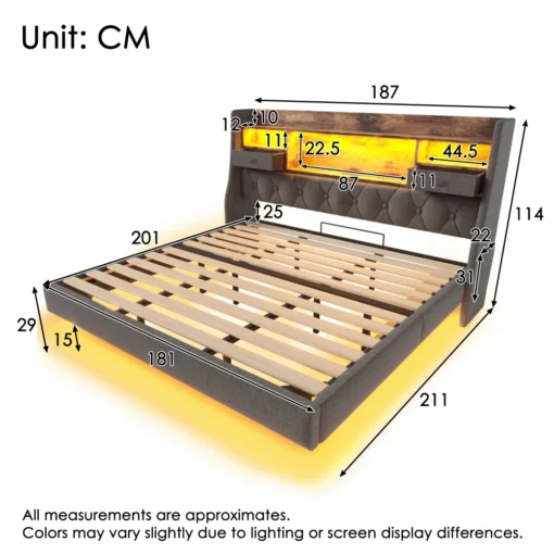 Suur voodi 180x200 koos LED valgustuse ja panipaigaga, millel on hall pehmendatud raam ja puidust ribid. Voodi tagaosa on varustatud sisseehitatud riiuli ja soojade LED-tuledega, luues hubase atmosfääri. Täpne mõõtmetega illustreerimine valgel taustal.