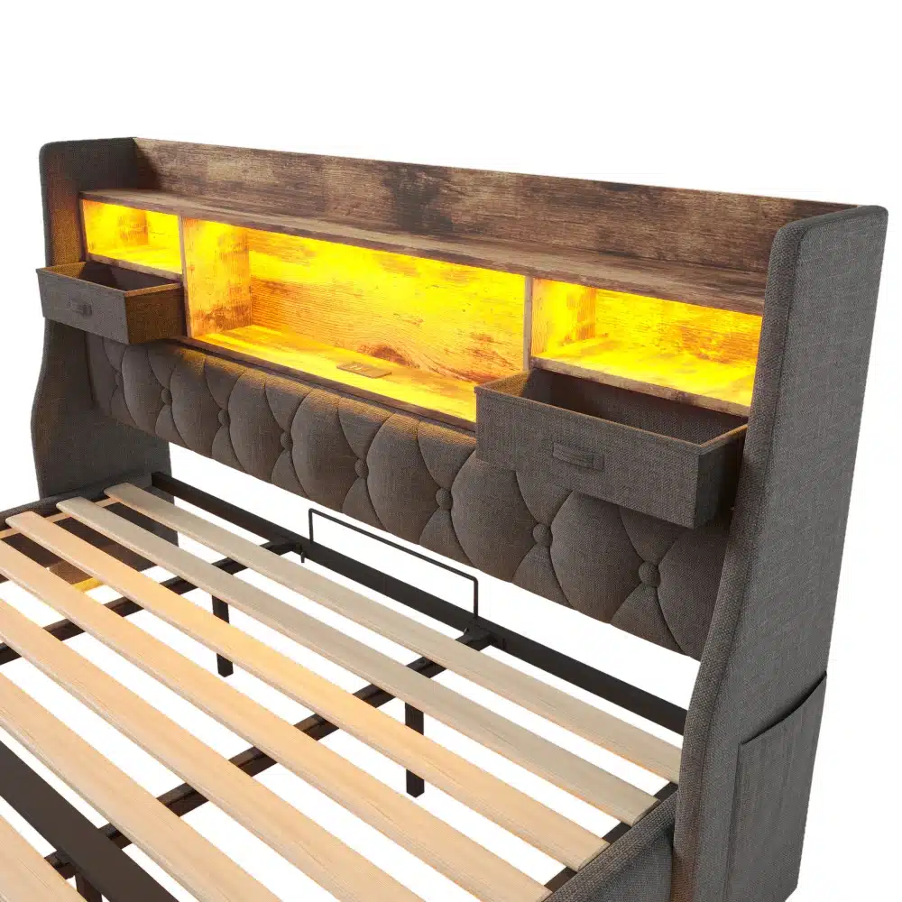 Suur voodi 180x200 LED valgustuse ja panipaigaga: tumehall polsterdus, hele puitdetailid ja sisseehitatud LED-tuled puidust peatsil avatud riiulitega.