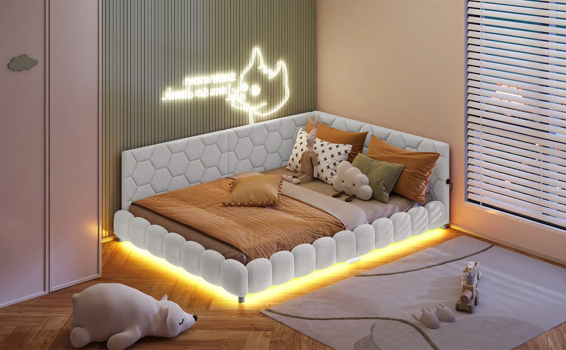 Lastevoodi LED-valgusega 140x200cm velvet heledas toonis, voodi all olevad soojad LED-tuledega ribad, pehme velvet materjal ja dekoratiivne seljatoes muster, lastetuba puitpõrandal ja tapeeditud sein, dekoratiivne pehme mänguasi põrandal.