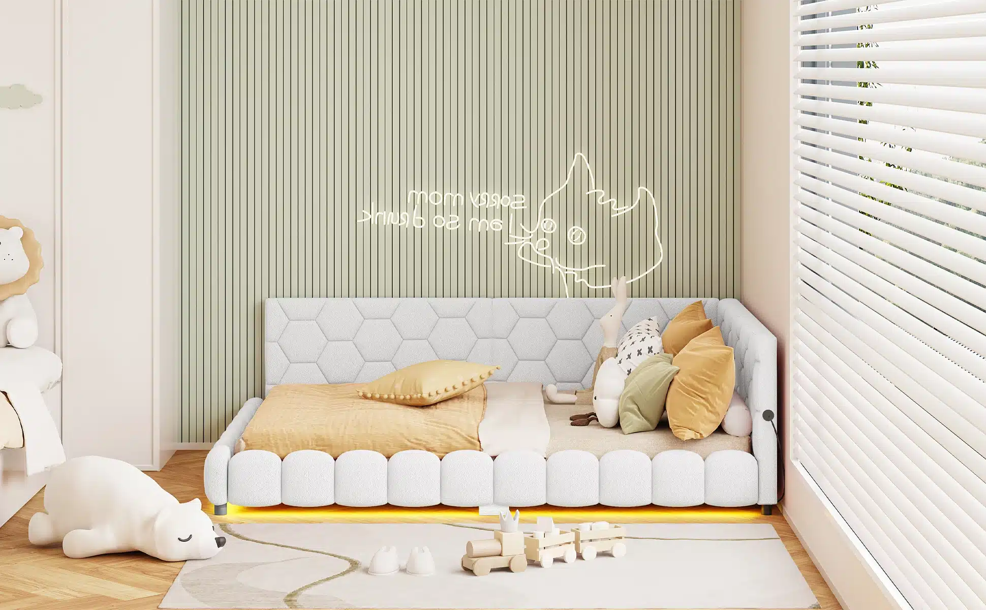 Lastevoodi LED-valgusega 140x200cm, mis on valmistatud velvetmaterjalist heledas toonis. Voodi asub lapsesõbralikus toas, mille taustal on beežid ribiseinad ja suur aken, kust paistab päevavalgus. Voodil on pehmed patjad ja LED-valgustus lisab ruumile hubasust.