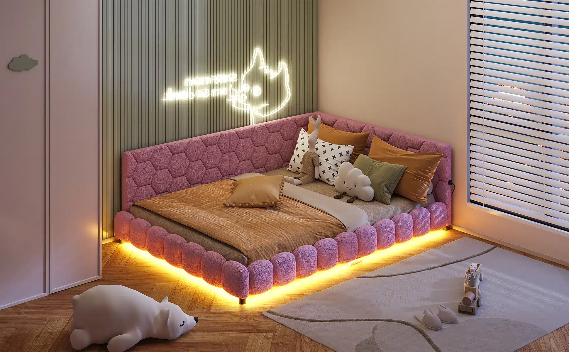 Roosa velvetist lastevoodi koos LED-valgustusega, asetatud hubasesse tuppa, millel on puitpõrand ja aknakattega aken. Voodil on mitmesugused padjad ning voodi all kumab soojalt LED-valgustus, mis loob rahulikku atmosfääri.