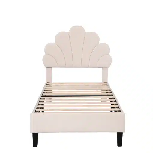 Roosa sametist lastevoodi lillepeatsiga raam, suurus 90x200, mustad jalad ja selge valge taust.