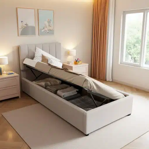 Hele, funktsionaalne voodi panipaigaga 90x200, millel on reguleeritav peats. Toas on valgusküllane interjöör, heledate õhuliste kardinate ja soojade toonidega mööbel.