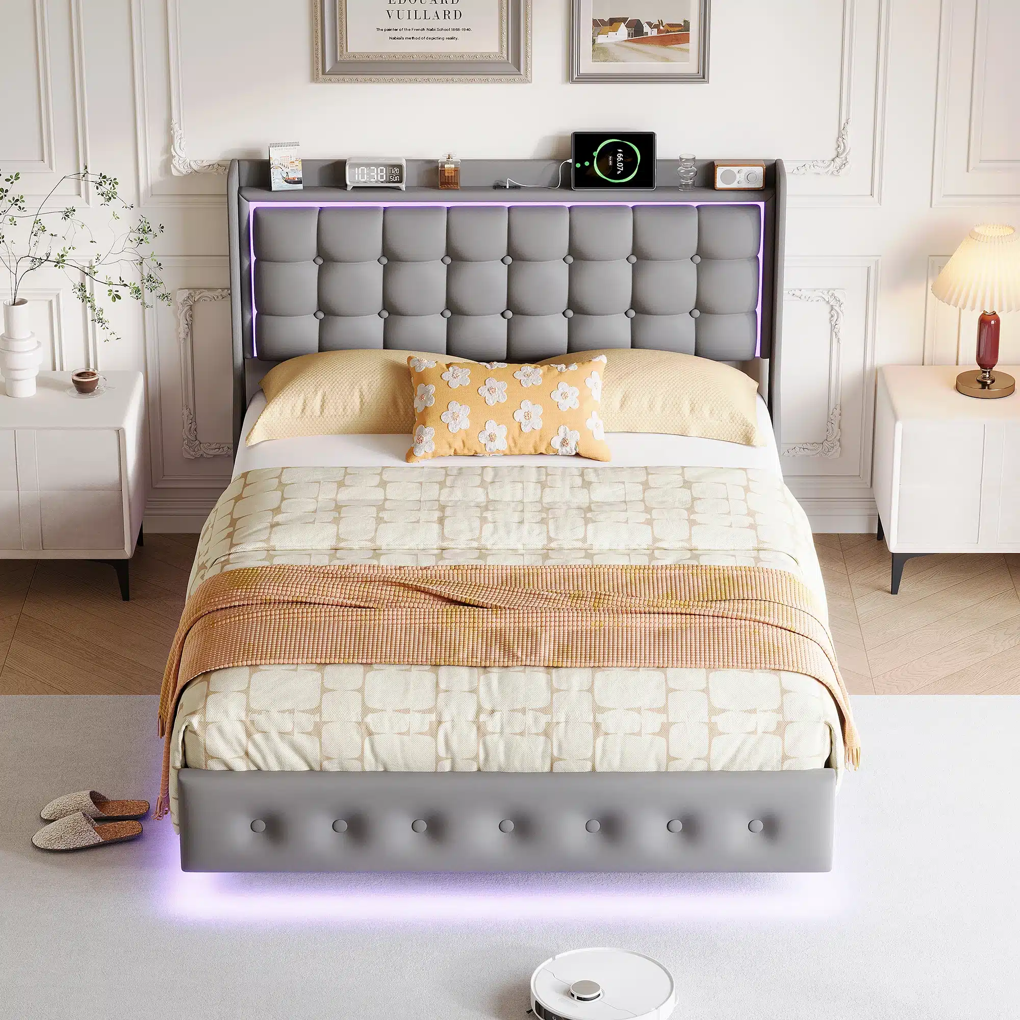 Ilus voodi LED-valgustusega ja panipaigaga 140x200, elegantse halli kattega ja oranžide detailidega, asub heledas magamistoas. Sisseehitatud LED-valgustus ja panipaigad peatsil loovad kaasaegse ja funktsionaalse välimuse, sobides ideaalselt mugavust ja stiili nõudvasse koju.