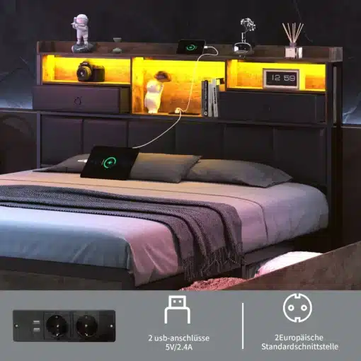Modernne suur voodi LED-valgustusega ja 4 sahtliga, 160x200, pildil tumeda puidu ja pehme halli polsterdusega. Voodi juurde kuuluvad heledad LED-valgustid ja mitmed riiulid, taustaks stiilne tume interjöör.