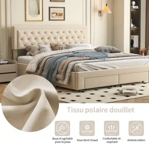 Beež velvetist voodi pesu sahtlitega magamistoas. Voodi mõõtmetega 180x200 cm on ruumikas ja sellel on voodi all praktilised sahtlid. Taustal seinapildid ja šikk lamp lisavad õhkkonda.