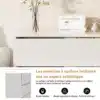Stiilne kapp LED-valgustusega, valge, koos kahe ukse ja kolme sahtliga, paistab minimalistlikul taustal. Pealmisel pinnal on dekoratiivsed esemed, mis toovad esile kapi kaasaegse disaini.