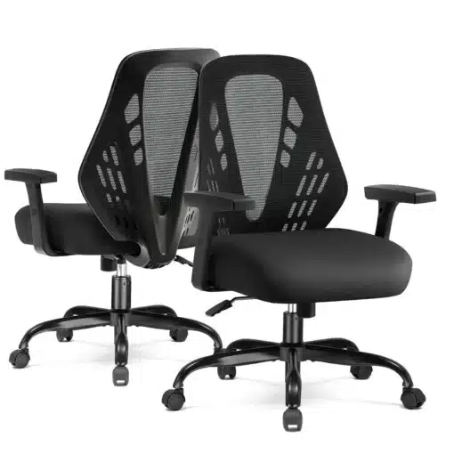 Kontoritool ergonoomiline võrkkattega reguleeritavad käetoed | E-pood Tootemaailm Kahe ergonoomilise musta võrkkattega kontoritooli komplekt, millel on reguleeritavad käetoed ja rattad, hall taust.