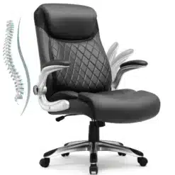 Ergonoomiline kontoritool kõrge seljatoega, must nahkkate ja hõbedased detailid. Taustal on näha selgroo illustratsioon, mis sümboliseerib tooli ergonoomilist disaini.