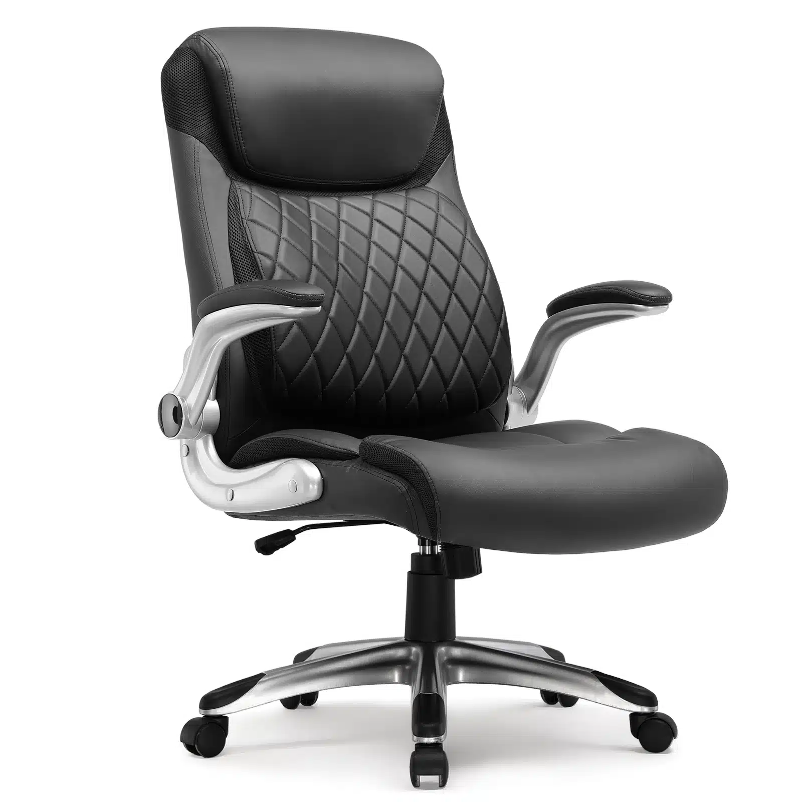 Ergonoomiline kontoritool kõrge seljatoega, musta nahkkattega ja elegantse hõbedase raamiga, sobib igasse modernsesse kontoriruumi.