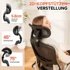 Naine istub modernsel, ergonoomilisel mustal kontoritoolil, millel on läbipaistev võrk ja reguleeritav peatoe mehhanism. Taustal on hele sein ja taime dekoratsioonid.