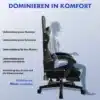 Pildil on must mänguritool jalatoega, mis pakub ergonoomilist tuge seljale ja kaelale. Tool on paigutatud heleda taustaga keskkonda, tuues esile selle stiilse disaini ja mugavuspadi seljatoel.