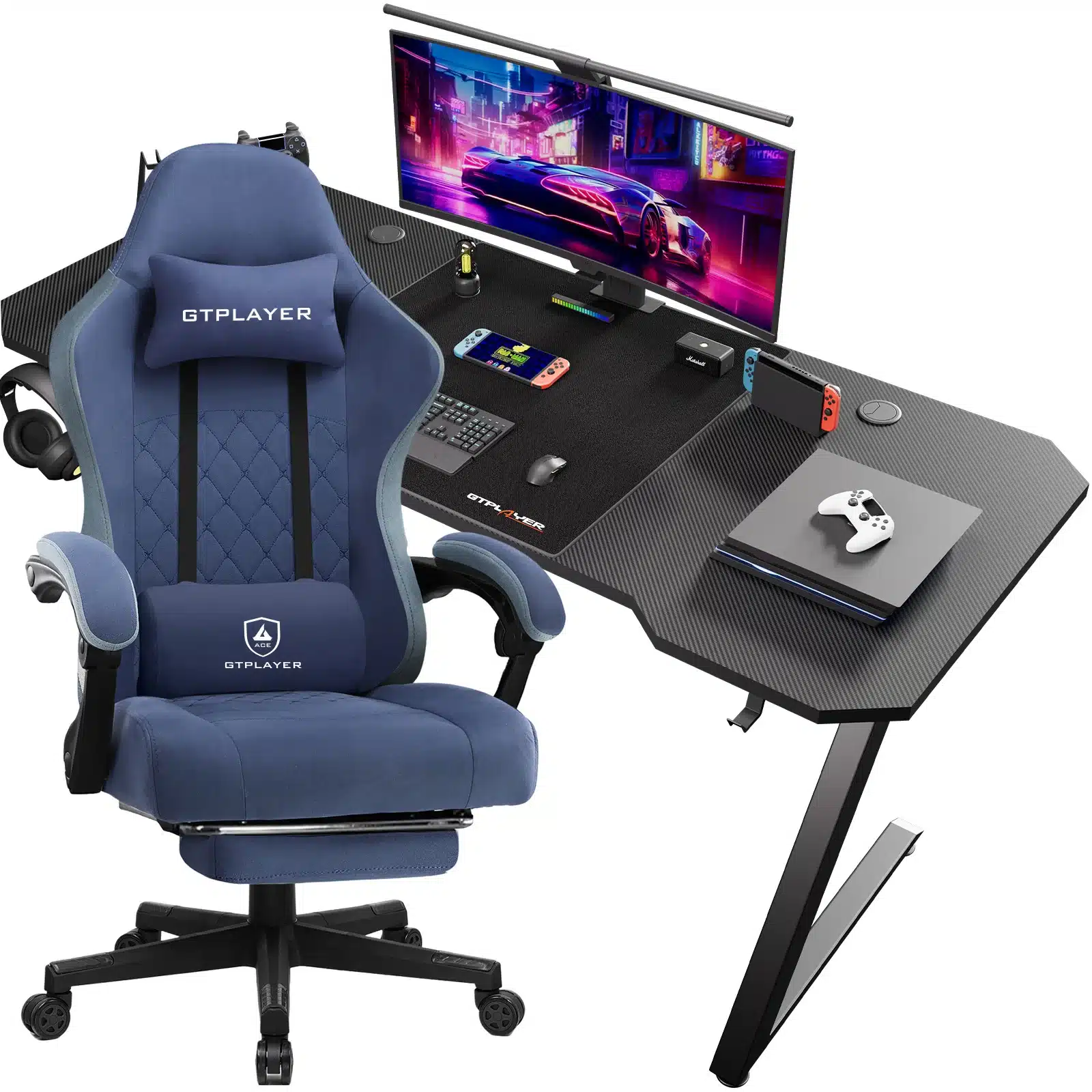Ergonoomilise disainiga arvutilaud ja tool komplektina, sinise tooli ja musta laua kombinatsioon. Tooli ees on suur ekraan ning laual on mängukontrollerid ja klaviatuur mugavas töölaua paigutuses.