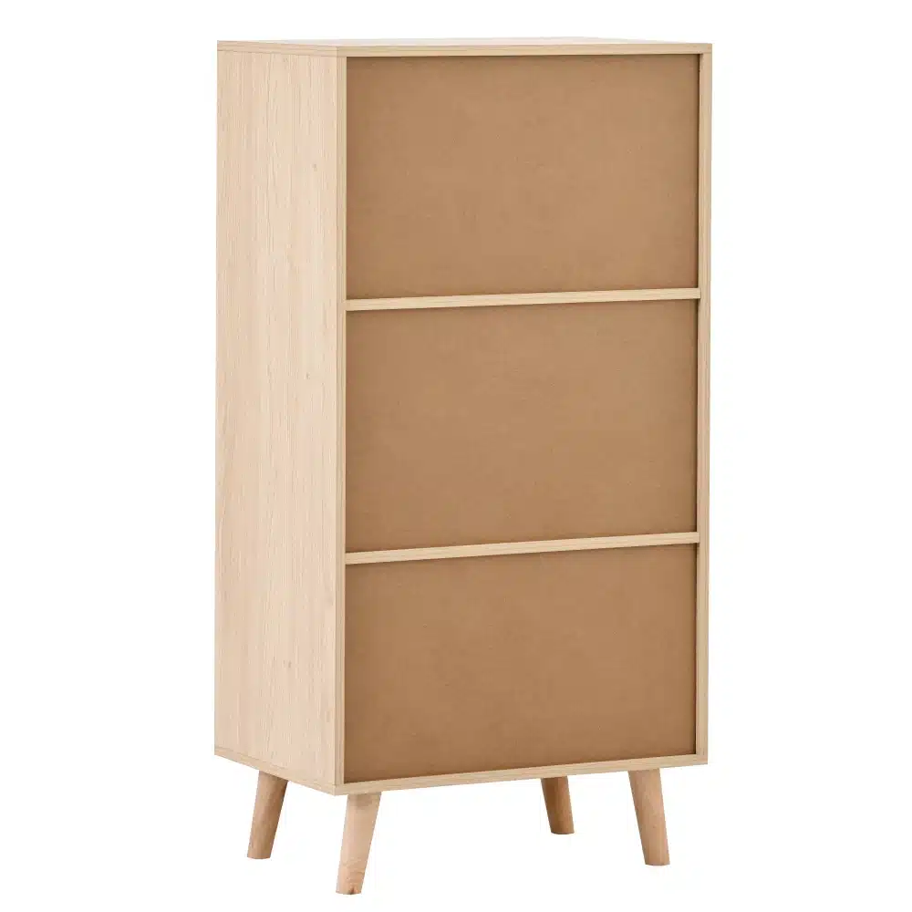 Kummut rotangiga, 2 ust ja 2 sahtlit, 60 cm lai, ehk elegantne elutoa mööbliese, mis ühendab helepuust viimistluse ja rotangist detailid ning seisab stabiilsetel jalgadel.
