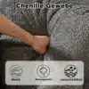 Lähivaade hallist chenille kangast nurgadiivanist, mille pehme tekstuur on esile tõstetud käega survet avaldades. Materjali vastupidavus ja hingavus on rõhutatud, visuaalid taustal.