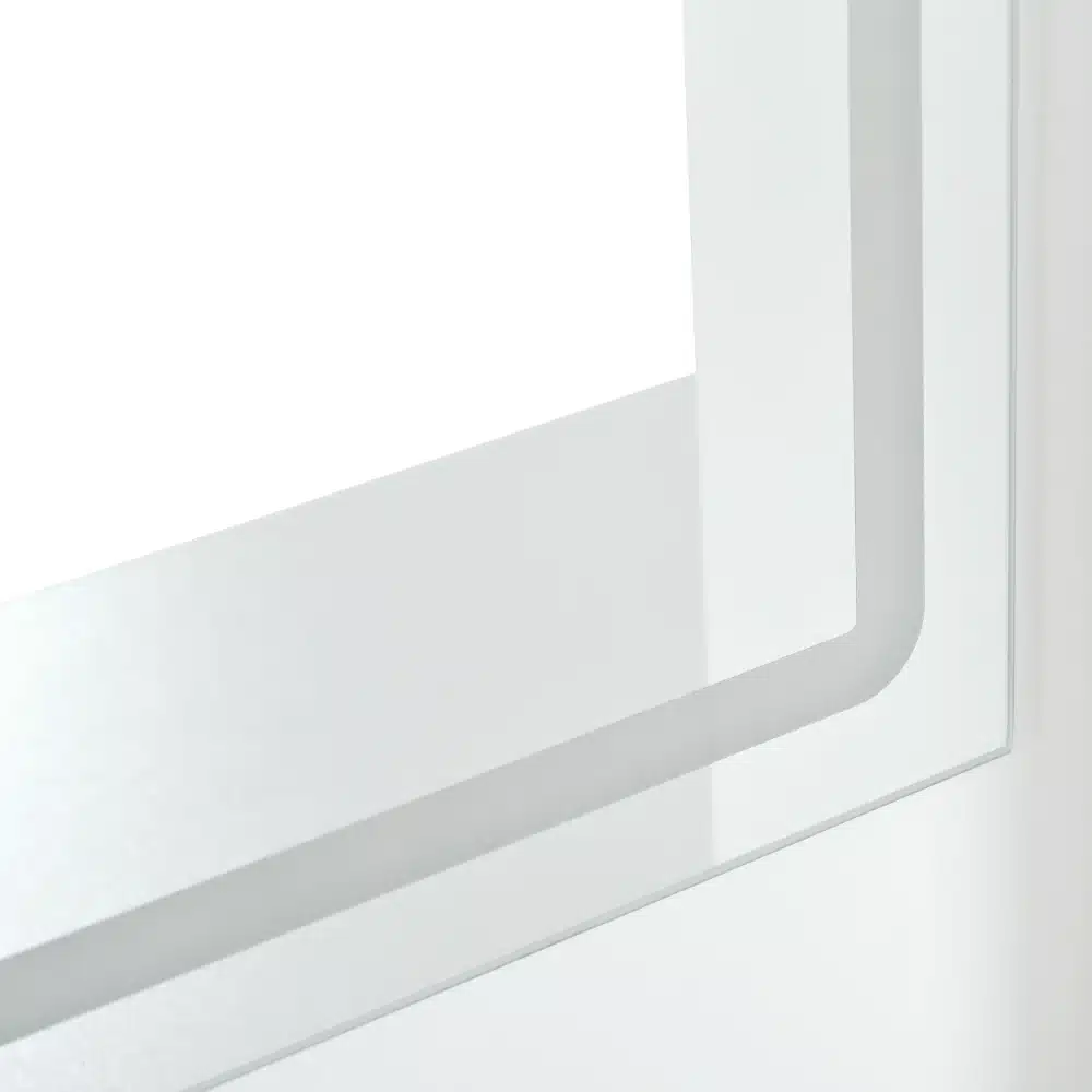 Lähedalt detail Meigilaua komplekti LED peegel valgel taustal, rõhutades kaasaegset klaasist disaini.