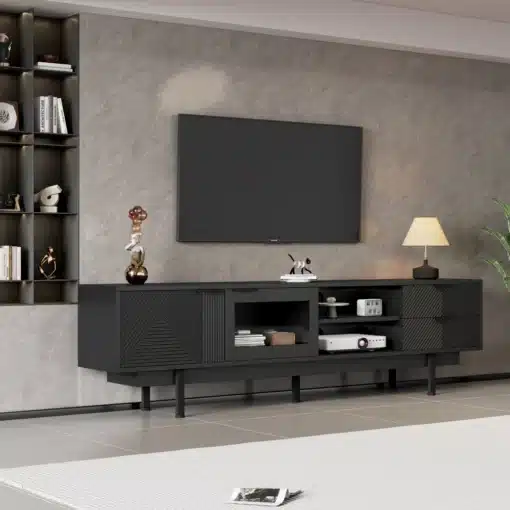 Tv-alus must minimalistlik 200x40x50,5cm, 2 sahtlit | E-pood Tootemaailm Stiilne must minimalistlik Tv-alus mõõtmetega 200x40x50,5cm, kaks praktilist sahtlit ning avatud riiulid modernses elutoas heleda seinapaneeli taustal.