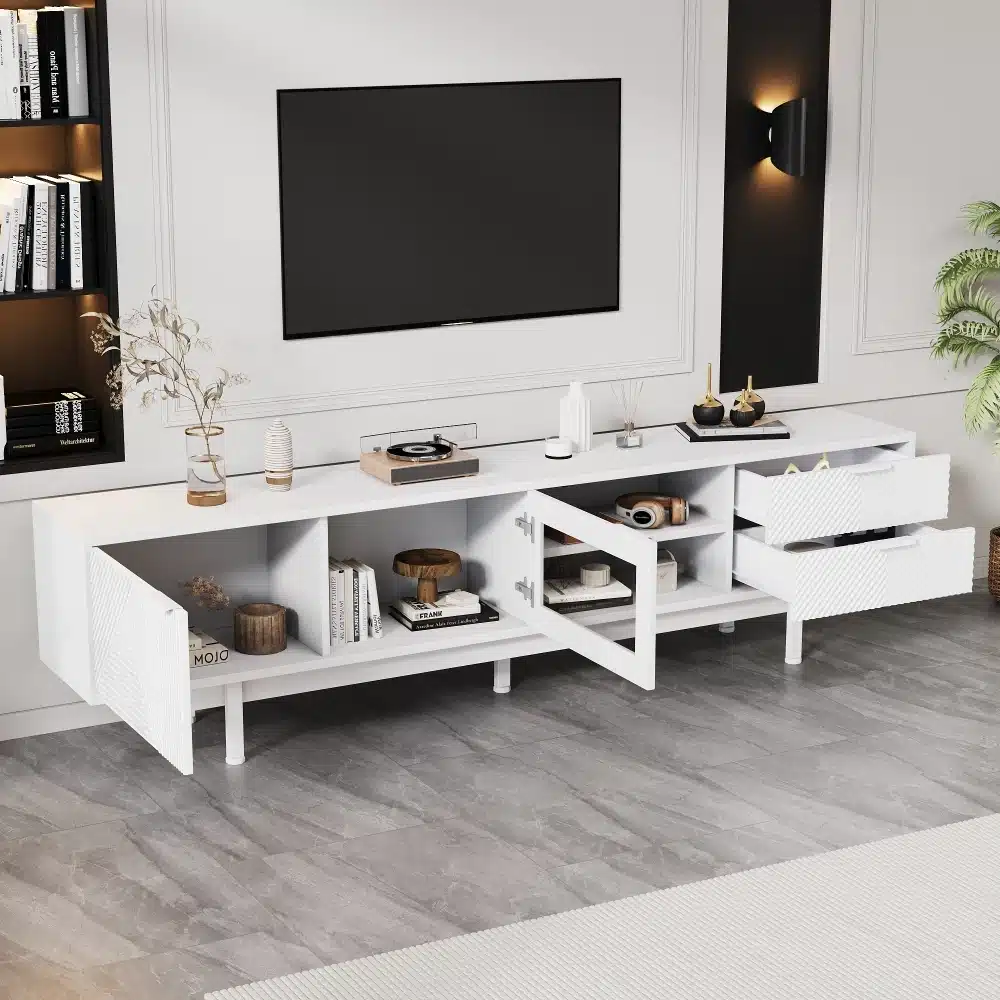 Moodsa elutoa sisustus Tv-alus must minimalistlik disain, mõõtmetega 200x40x50,5 cm ja kaks sahtlit. Elegantne ja praktiline säilitamise lahendus, hajutatud valgustusega taust seinal, millel on tume matt viimistlus. Tv-alusel on ekraan, raamatud ja dekoratiivesemed.