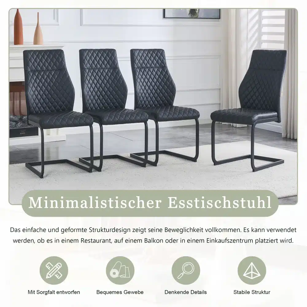 Neli musta kõrge seljatoega söögitooli paiknevad heledal puidust põrandal, modernses valges eluruumis, keskendudes minimalistlikule ja elegantsele disainile.