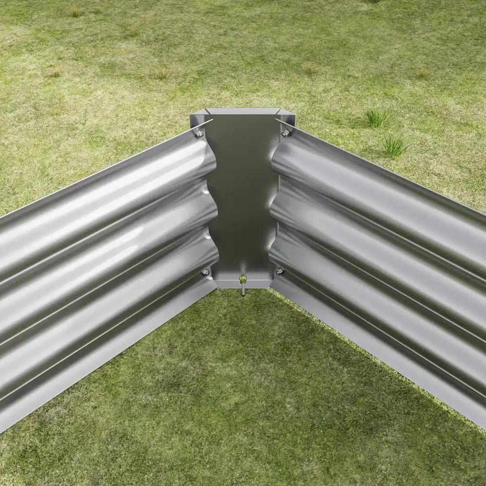 Tsingitud terasest kõrge peenrakast avatud põhjaga 8x3x1 ft, mis on paigaldatud murule. Selle hall metallpind on sile ja vastupidav, pakkudes stiilset ja praktilist lahendust aiapidajatele.