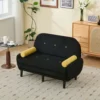 Sametist kaheistmeline diivanvoodi panipaigaga | E-pood Tootemaailm Elegantne must sametist kaheistmeline diivanvoodi panipaigaga, millel on kontrastsed kollased padjad. Diivan asub valgusküllases elutoas, millel on naturaalsest puidust mööbel ja rohelised taimed.