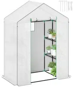 Kasvuhoone UV-kaitsega, 3 tasandit, lukuga uks, mõõtmed 143x74x190, valge raami ja võrguga materjal, taustaks neutraalne hall. Sees on rohelised taimed mitmel tasandil, luues kutsuva ja praktilise aiakeskkonna.