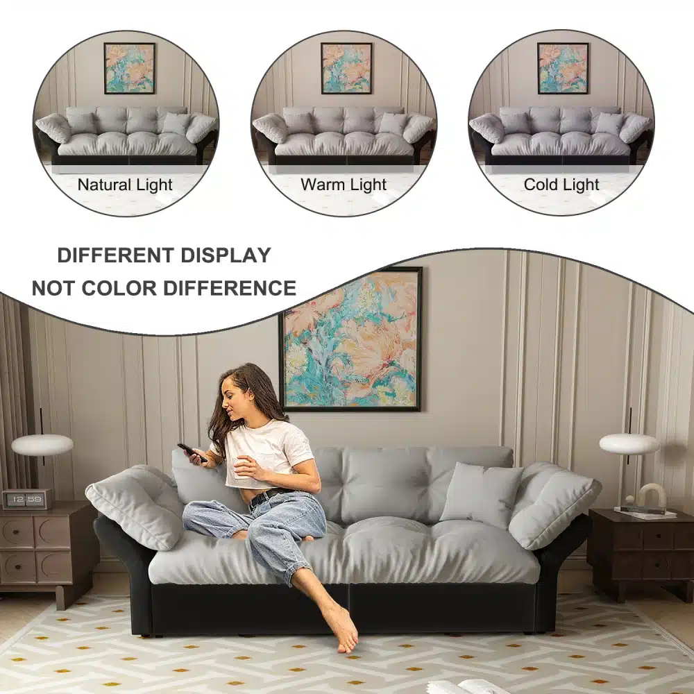 Kaasaegne elutuba, kus naine istub mugaval Diivanvoodil 3-in-1, samet, queen-size, 190 cm. Diivan on helehall, elegantne ja luksuslik, ning paistab erineva valguse all kolmes toonis: naturaalne, soe ja külm. Taustal on kunstiteos heledal seinapaneelil ja minimalistlikud öölambid lisavad hubasust.
