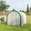 Kasvuhoone metallraamiga, valge, lukuga uksed, 3.5x2x2m | E-pood Tootemaailm Valge kasvuhoone metallraamiga, lukuga uksed, mõõdud 3.5x2x2m, avar aed ja rohelise muru taustal.