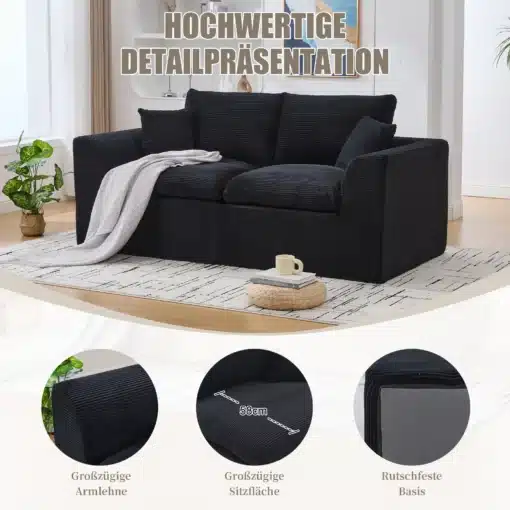 2 tugitooli või kahekohaline diivan patjadega, | E-pood Tootemaailm Modernne must kahekohaline diivan patjadega, kaunistatud heleda tekiga, paikneb elegantses elutoas helehalli vaiba peal, taustal neutraalsete toonidega seinad ja elav roheline taim.