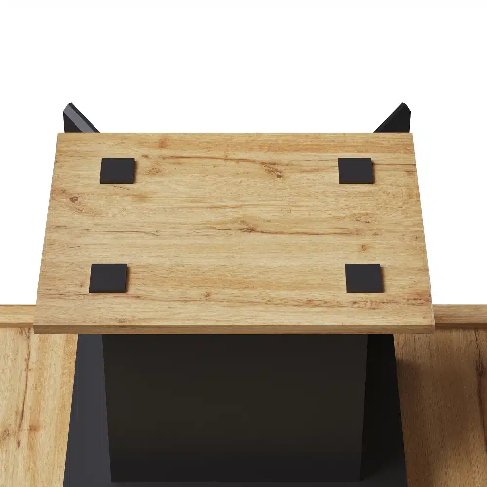Laiendatav söögilaud elegantse tammevärvi lauaplaadiga, mille all on mustast materjalist veiniriiul ja praktilised sahtlid. Puidust laud asub neutraalsel taustal, tuues esile oma meisterliku disaini.