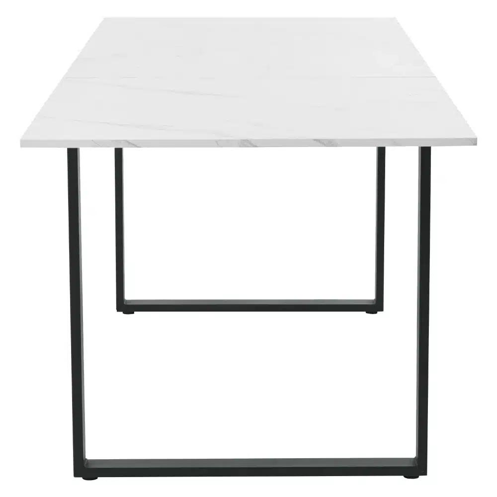 Laiendatav söögilaud metallraamiga, minimalistlik valge-must disain, mille mõõtmed saab kohandada 140 cm kuni 180 cm. Laud paistab silma oma vastupidava musta metallraami ja elegantse valge lauaplaadi poolest, sobides suurepäraselt kaasaegsesse kööki.