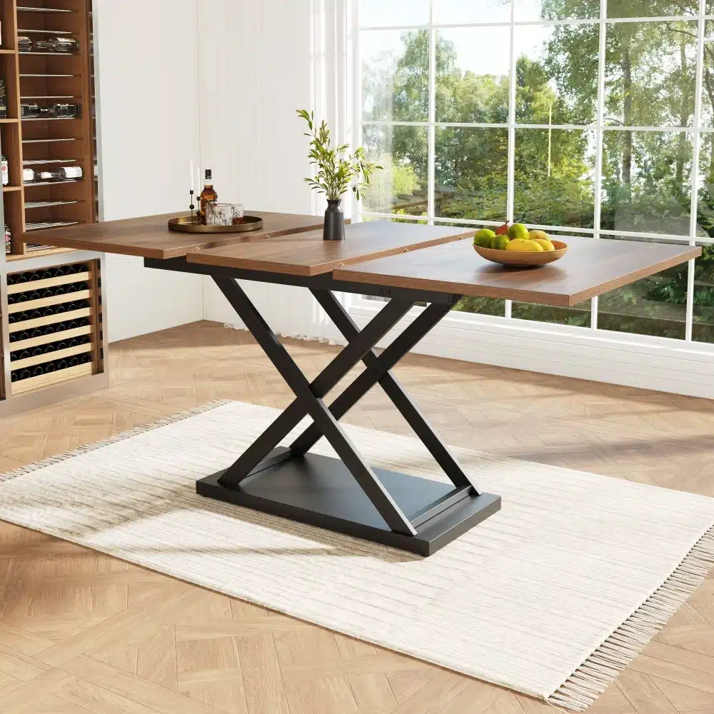 Valge-must laiendatav söögilaud koos metallraamiga, mille pikkus on vahemikus 140 kuni 180 cm. Laud on avatud kujul nähtav, paigutatud helgesse ruumi, mille taustal paistavad aknad ja rohelus.