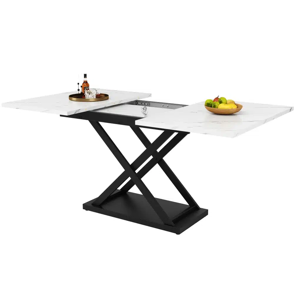 Laiendatav söögilaud metallraamiga, valge-must, 140–180 cm. Lauaplaat on valge ja musta marmoriimitatsiooniga, tuginedes stiilsele mustale metallraamile. Lao peal on puuviljadega kauss ja pudel, taustal valge pind.
