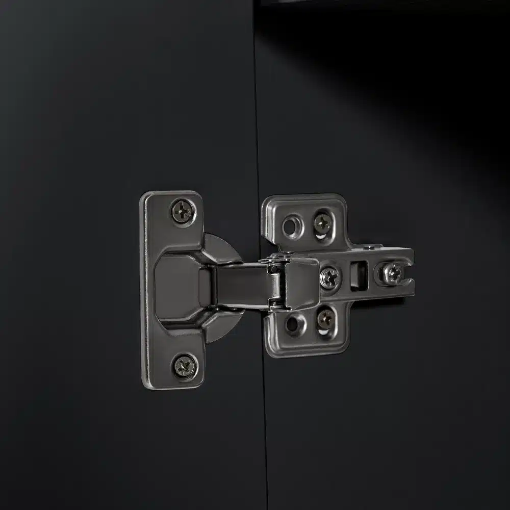 Lähedalt vaade pikendatava köögisaare kapi ja sahtlitega 133-202cm kvaliteetsele metallhingele, millel on tugev kinnitus ja klanitud must pind.