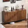 Köögikapp tume pähkel, 3 sahtlit, 150 cm, modernne | E-pood Tootemaailm Köögikapp tume pähkel värvitoonis, kolme sahtliga ja 150 cm laiusega, modernne disain. Kapp asub heledates toonides köögis ning selle peal on kohvimasin ja veinipudelid.