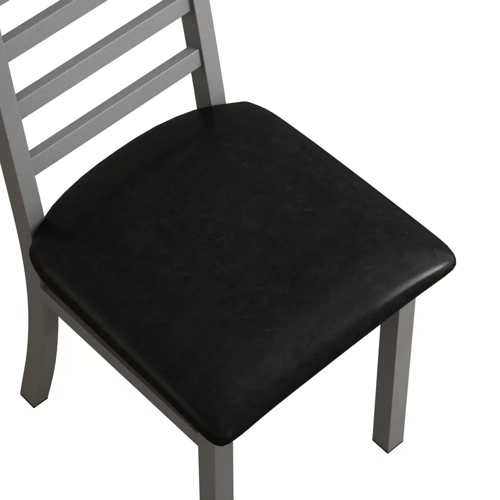 Metallist ja puidust tool musta nahkistmega, sobib ideaalselt ümmarguse tammepuidu imitatsiooniga söögilaua juurde, mis on läbimõõduga 120 cm.