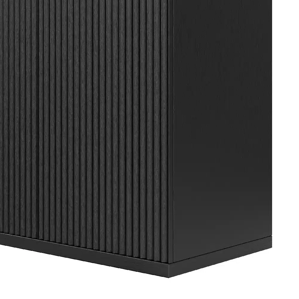 Stiilne kapp musta puidu imitatsiooniga, millel on volditud uks. Minimalistlik disain ja sirged jooned, ideaalne lisand igasse kaasaegsesse elutuppa või kööki.
