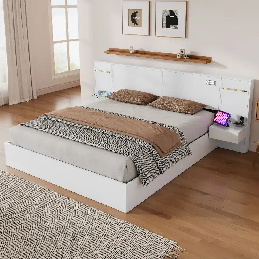 Kaheinimesevoodi kõlarite, öökappide ja LED valgustusega 180x200. Valge voodi peatsil integreeritud kõlarid ja LED-tuled, mis loovad hubase atmosfääri. Öökapid pakuvad nutikalt hoiustamisruumi, taustal hele sein ja stiilne puitpõrand.