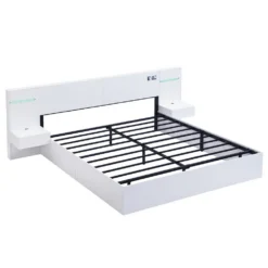 Valge kaheinimesevoodi kõlaritega ja LED valgustusega, mõõtmetega 180x200, metallist raamiga ja minimalistliku disainiga ruumis.