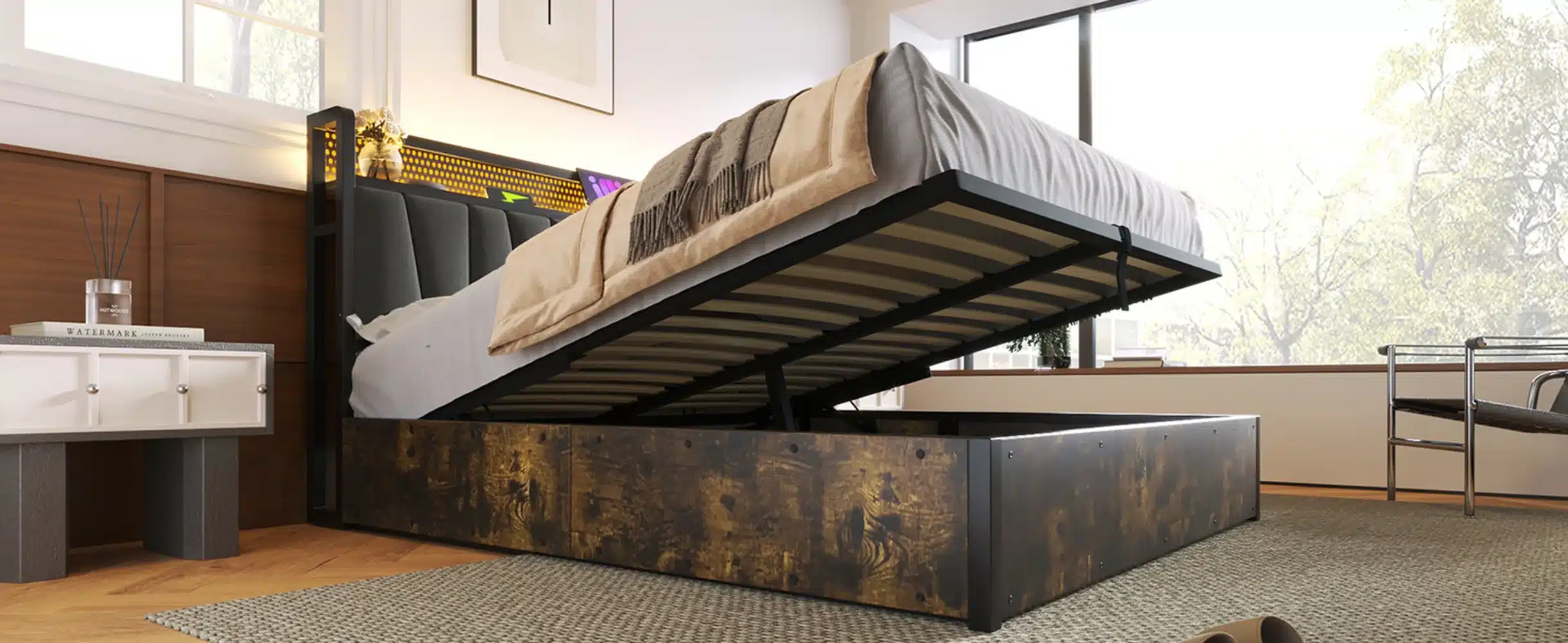 Hall pesukastiga voodi LED-valgustusega ja USB-laadijaga, mõõtmetega 160x200 cm; voodi tõstetud madrats, minimalistlik magamistoa interjöör. Puitpõranda ja heleda seinaga ruum, kus aknast paistab valgust.