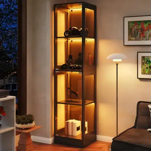 Vitriinkapid LED-valgustusega, karastatud klaas, 170 cm | E-pood Tootemaailm Stiilne vitriinkapp LED-valgustusega, 170 cm, musta raami ja karastatud klaasiga, valgustatud soojade toonidega ja paigutatud elutoa nurgas, esitlemas dekoratiivesemeid.