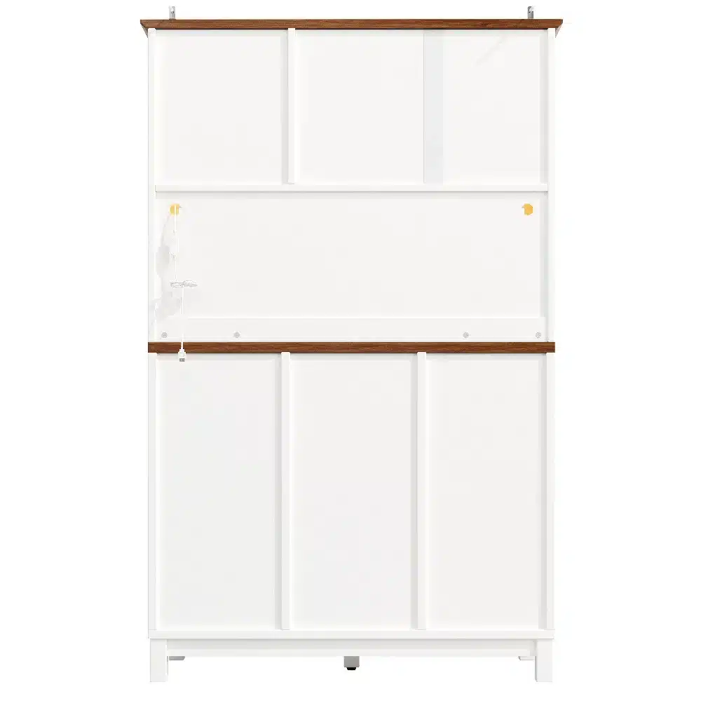 Valge kõrge köögikapp LED valgustusega ja liuguksega, minimalistlik disain, soe puidune detail uksevahedel.