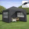 Pop up aiatelk 3x3m veekindel UV50+ | E-pood Tootemaailm Pop up aiatelk 3x3m veekindel UV50+ pinguldatud rohelisel murul, varustatuna elegantsete kaarjate akendega ja sisustatud mugavate korvtoolide ning laudlinaga kaetud lauaga. Telk on tumedat värvi, pakkudes elegantset varju avaral päikesepaistelisel niidul.