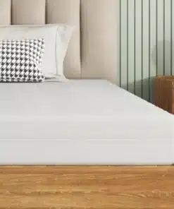 Ortopeediline vahtmadrats 120x200cm 3D õhulise kattega beige voodiraami ja dekoratiivpatjade taustal.