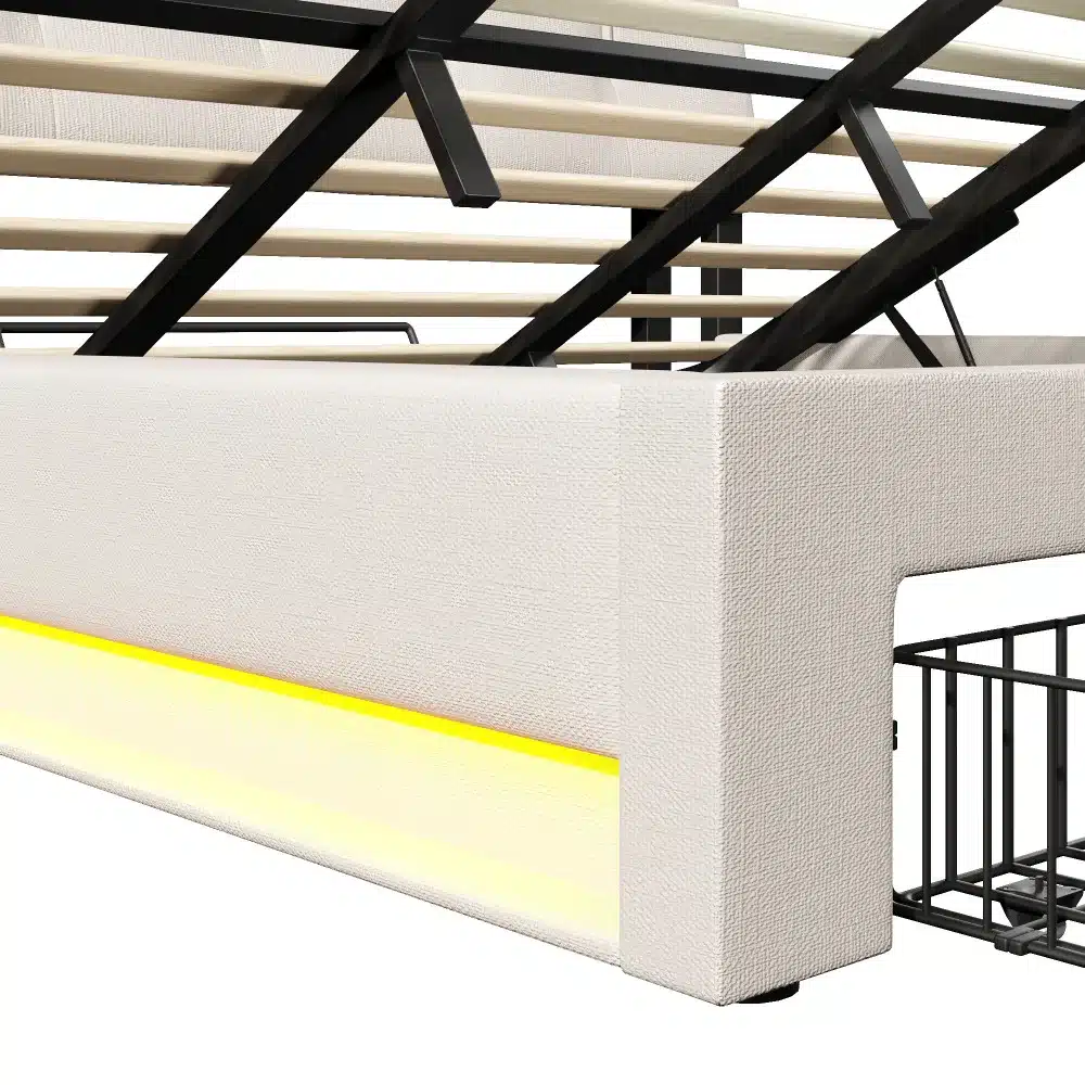 Voodi panipaigaga, USB-C ja LED valgustus, 180x200, valge kangas, metallraam tugevdustega, kollane LED riba küljeosas, minimalistlik disain.