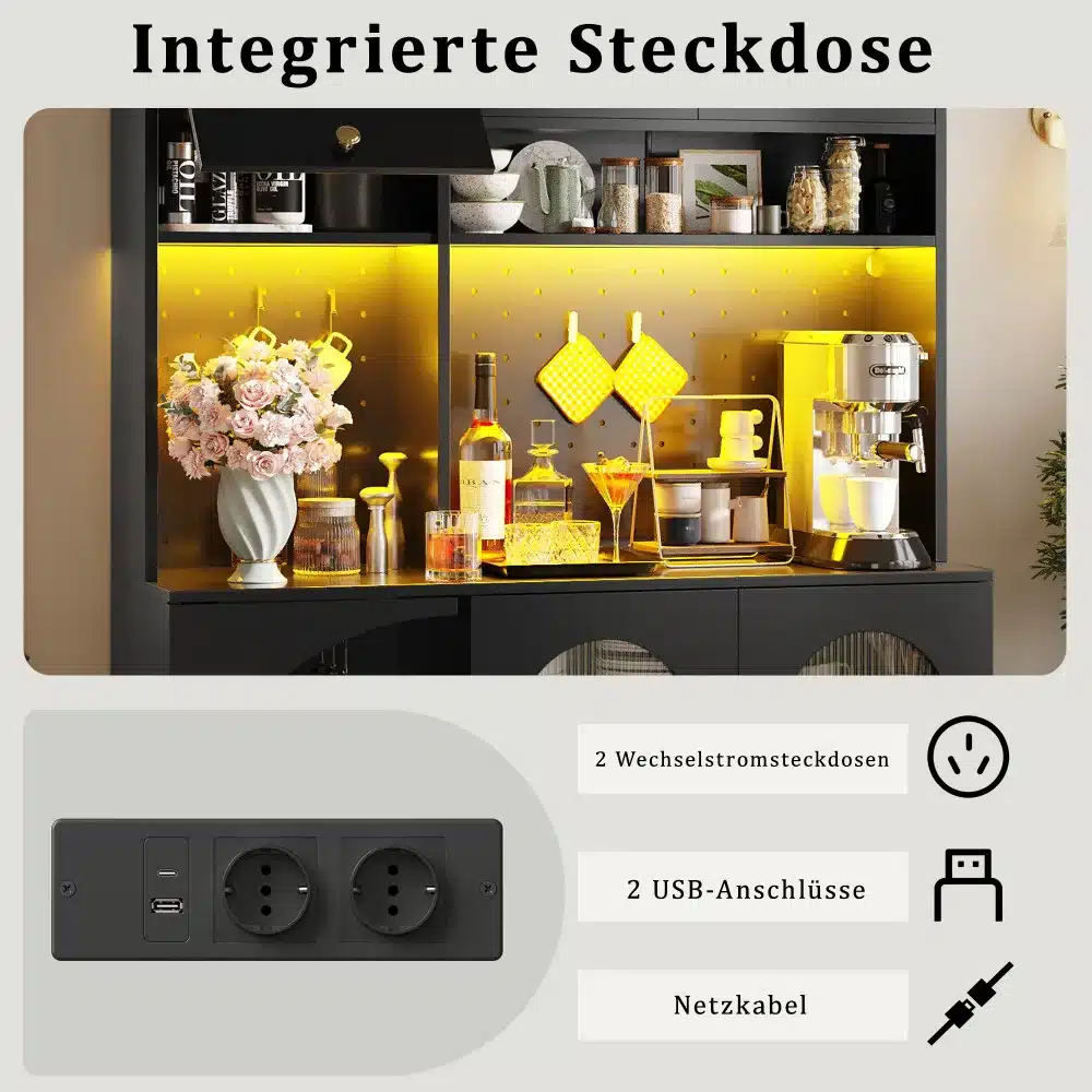 Kõrge köögikapp LED valgustusega ja USB pesadega, musta värvi, täis moodsaid köögitarbeid, kaasa arvatud kohvimasin ning lillevaas, sooja kollase valgustusega riiul, kaasaegne köögisisustus.